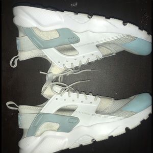 Nike Air Huarache (women’s)